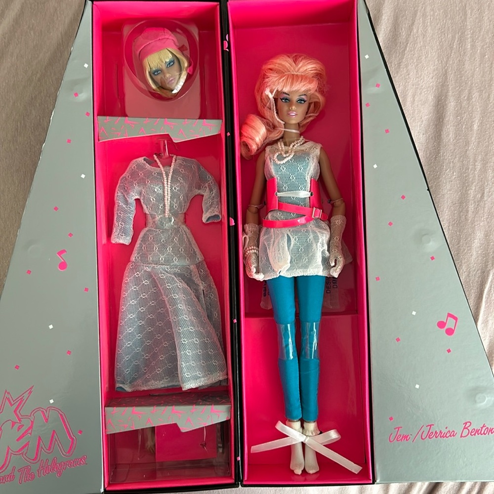Jem And The Holograms Twilight In Paris SDCC 2015 Exclusive *New*